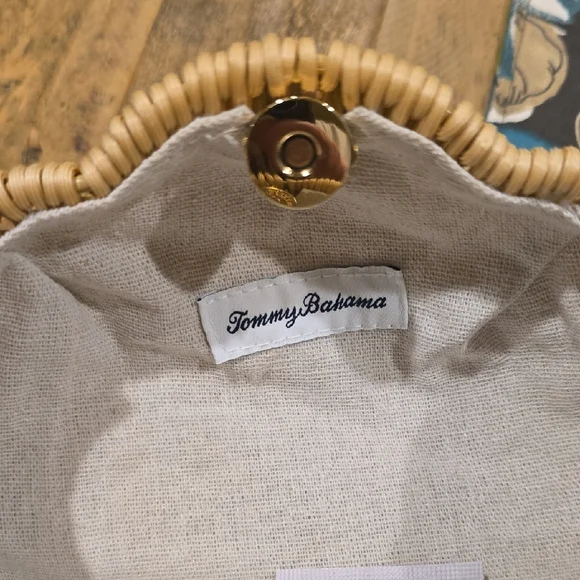 NWT Tommy Bahama Seashell Bag with Gold Chain - Picture 7 of 10